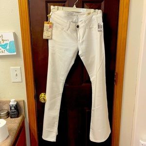 👚👗👢- NWT Mavi Amber Low rise bell bottom white jeans size 28 inseam 32.